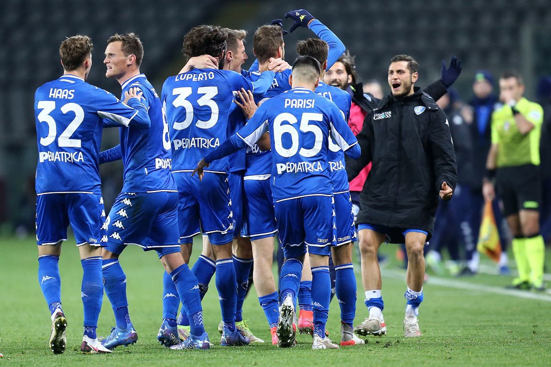 目前效力于 目前效力于